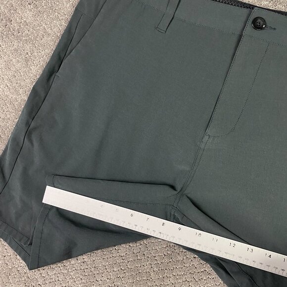 Vuori Aim Shorts Men's 36 Gray Lightweight Outdoor Golf Hiking Performance - Picture 12 of 12